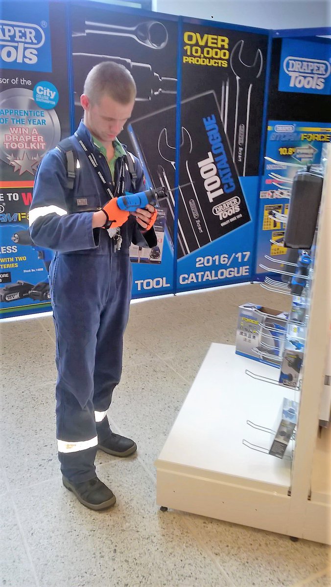 drapertools's tweet photo. Great day meeting students &amp; staff at the @ConstructionSCC Industry Fair #cityIW2017 thanks to all who visited our stand! https://t.co/kxjAmNljBH