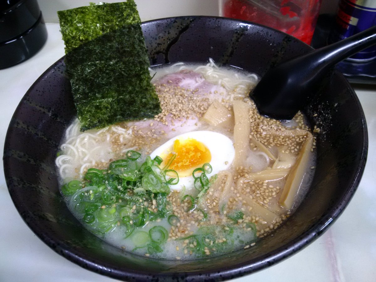 ringo_apple1128's tweet photo. 3時間のお散歩の末に入ったお店の博多ラーメンが美味しかった。
ラーメン嫌いが治りそう。
#blackberrycamera https://t.co/RkRgqiZNm4