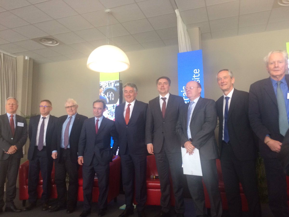 isabelleleroy4's tweet photo. 1ères assises économiques du #choletais au côté d'oldenburg ville jumelle allemande de @villedecholet #semaineindustrie https://t.co/5FJM0J5fY3