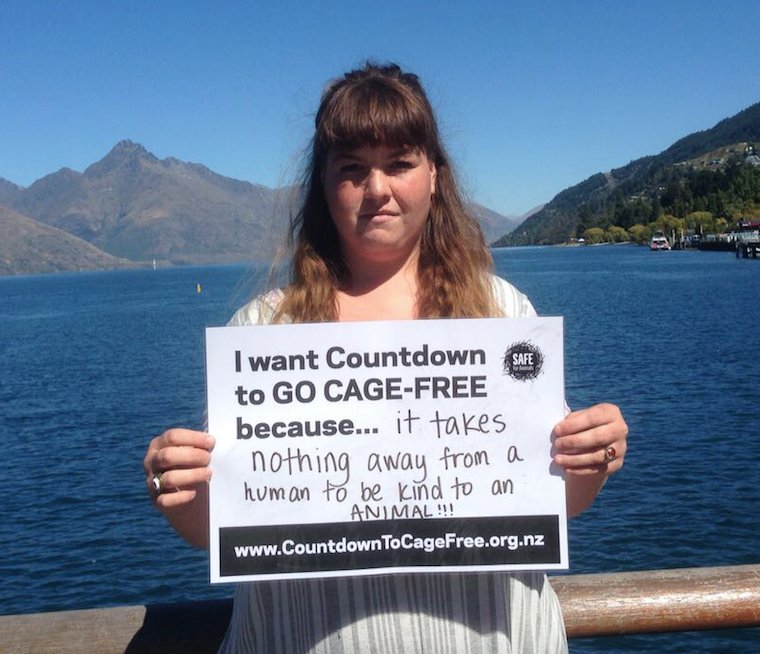 CageFree_Future's tweet photo. Oi @woolworths bring your cage-free compassion over the Tasman to NZ #countdowntocagefree https://t.co/8gwYKQlnMB