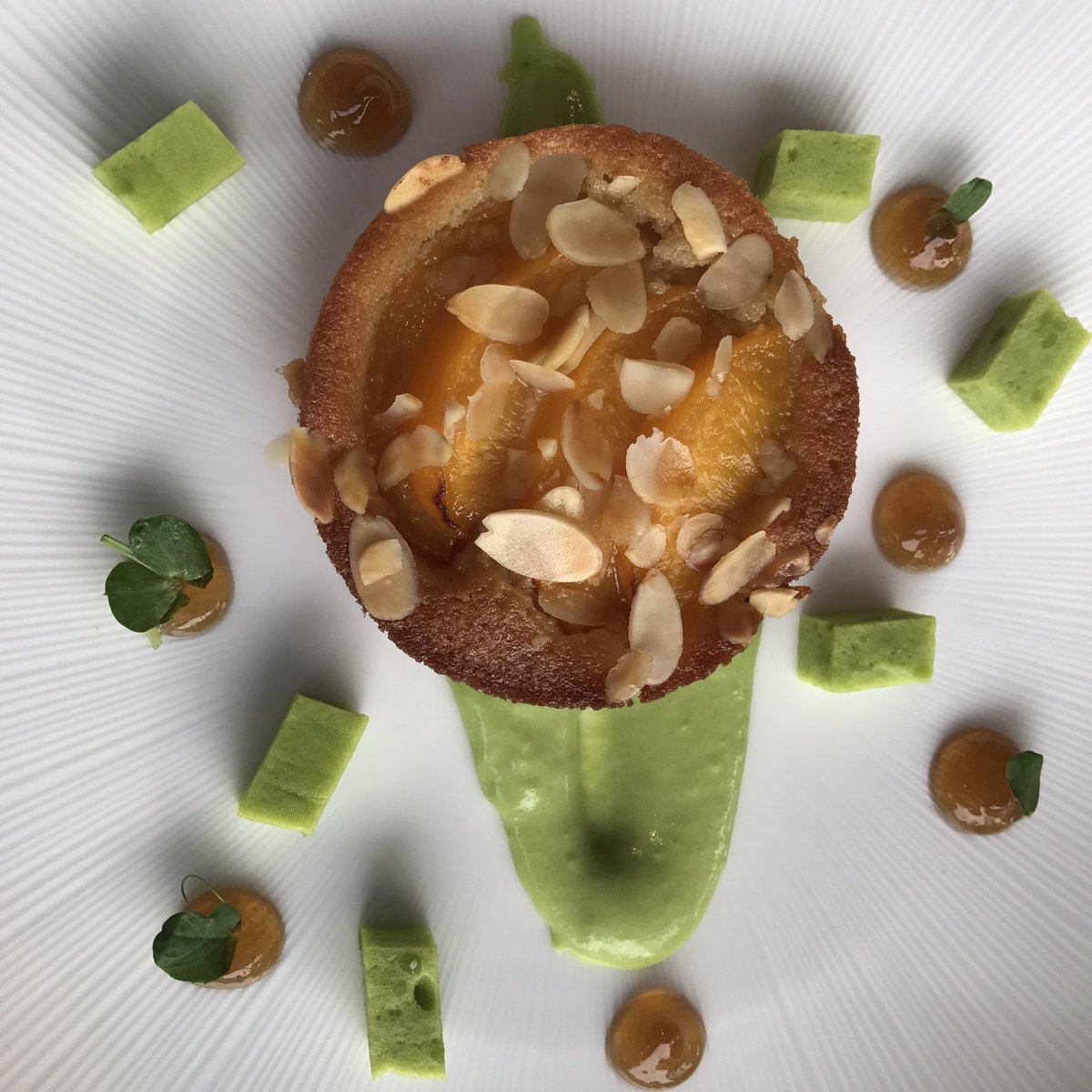 leeapplbaum's tweet photo. As if @SophieBratt's #EnglishGardenMargarita wasn't enough,@OXO_Tower created a bespoke dessert to beautifully complement it! #SimplyPerfect https://t.co/TEWlIEyKzb