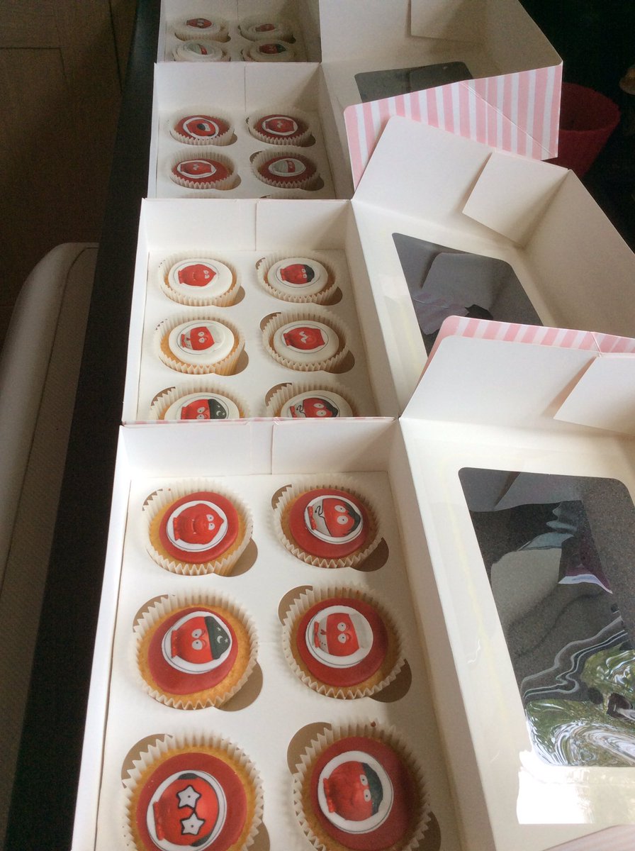 thebakingnanna1's tweet image. Nanna's production line 😂😂😂bake sale baking part 1 #RedNoseDay