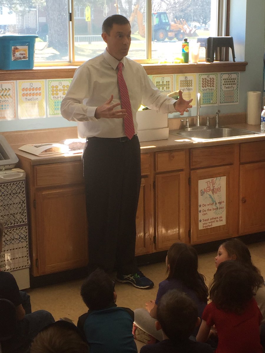 mrschudzinski's tweet photo. Today in K we had Jay Berschback from 13abc in to learn about weather! Watch for our class on the news! @PrincipalLuckey @els_eagles https://t.co/UKgv94njF0