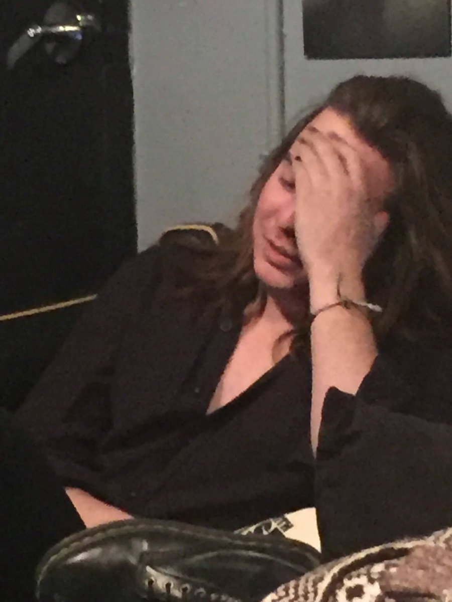 HeyViolet_ARG's tweet photo. Cuando es domingo a las 23hs y te acordas que tenías que entregar un trabajo práctico al día siguiente 😐 https://t.co/9hdrLtjj7z