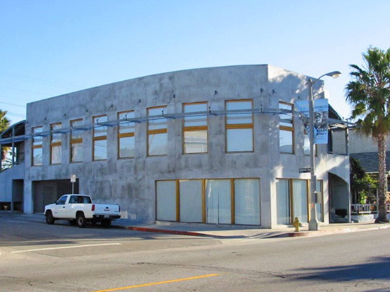 onabbotkinney's tweet photo. The @theg2gallery building. February 2002 and today. 1503 Abbot Kinney. https://t.co/kwmwX76F18