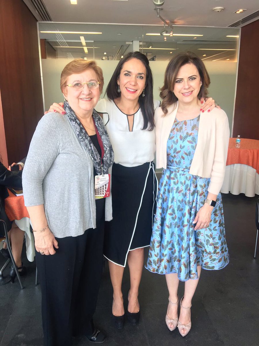 HildaFloresE's tweet photo. Excelente reunión con @DuniaLudlow Coordinadora de las Legisladoras Locales del @OnmpriNacional. Sumando esfuerzos para generar resultados. https://t.co/yjJ2vGOdNw