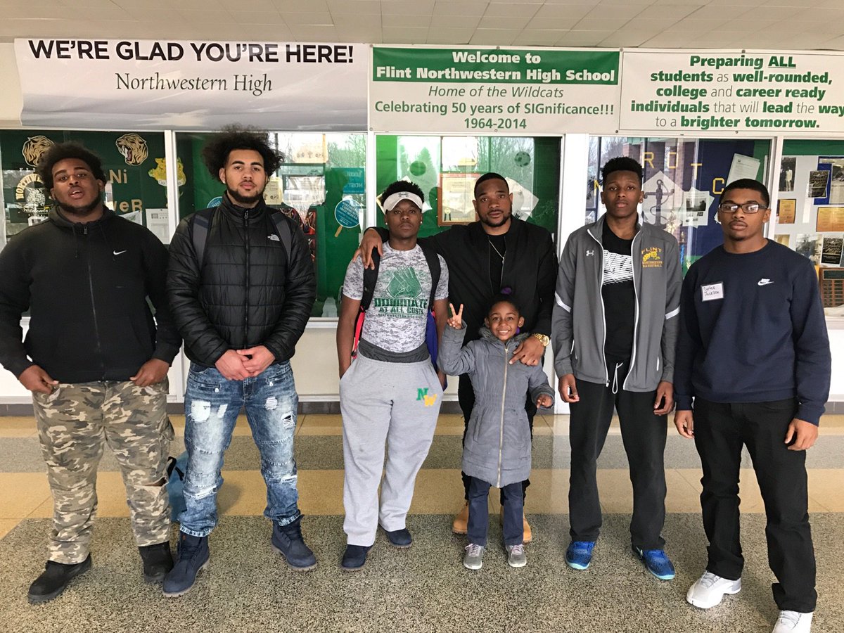 fredboojackson's tweet photo. When @TRawls810 come home and speak to some of our kids at Flint Northwestern!!! From #flint to #seattle #neveradullmoment #keepsit100 https://t.co/Pt4TN0K2zZ