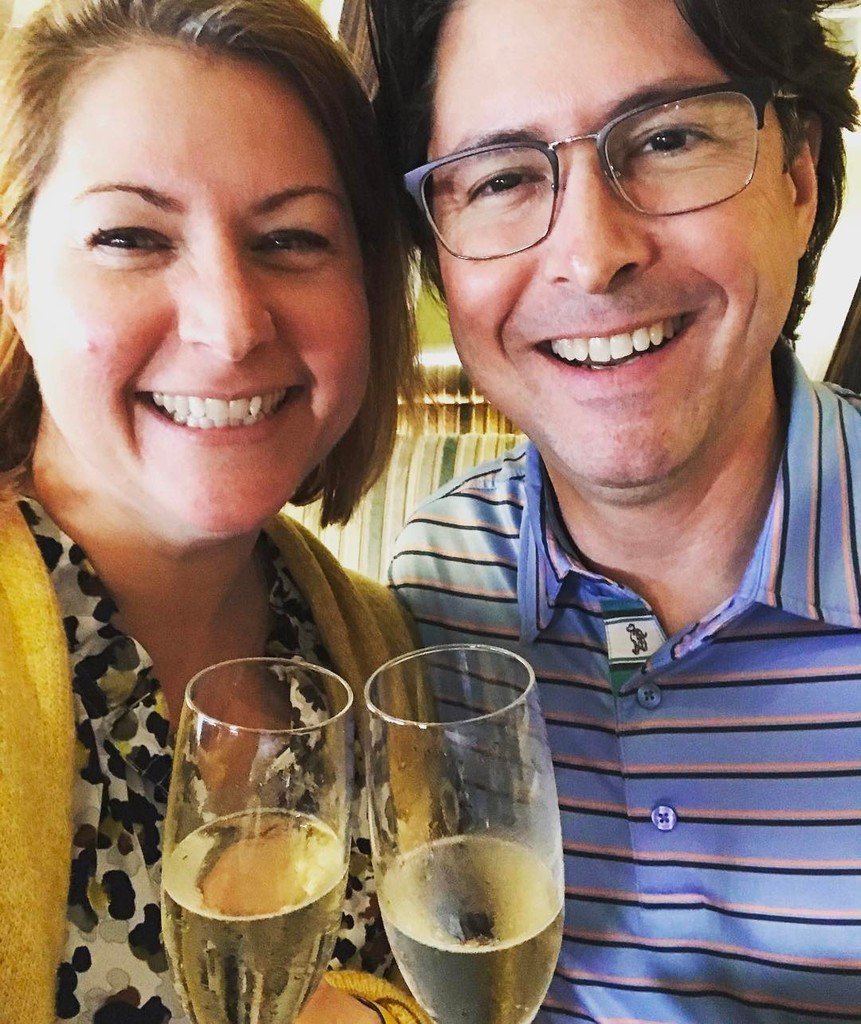 AmyHarrison317's tweet photo. Reunited! #mamalife #disneywife #wishwithamy #livefromwdw #atriumclub #oneandonly #bubblesmakeitbetter https://t.co/5UEi5i9G2s