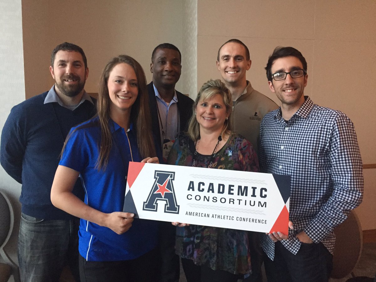 BiomechMax's tweet photo. Thanks to @UofMemphisPres  for supporting our faculty and student rep to attend the @American_Conf #AmericanSymposium https://t.co/2oRfON41Ib