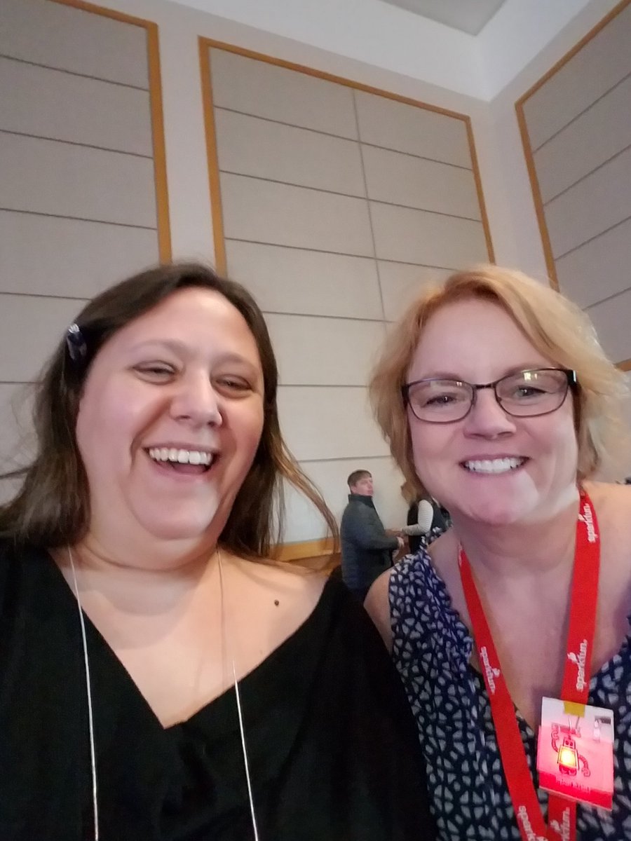 MrsHoward314's tweet photo. Made a new friend! #thehunt #NCCE17 #nccechat https://t.co/IeihdRucjT