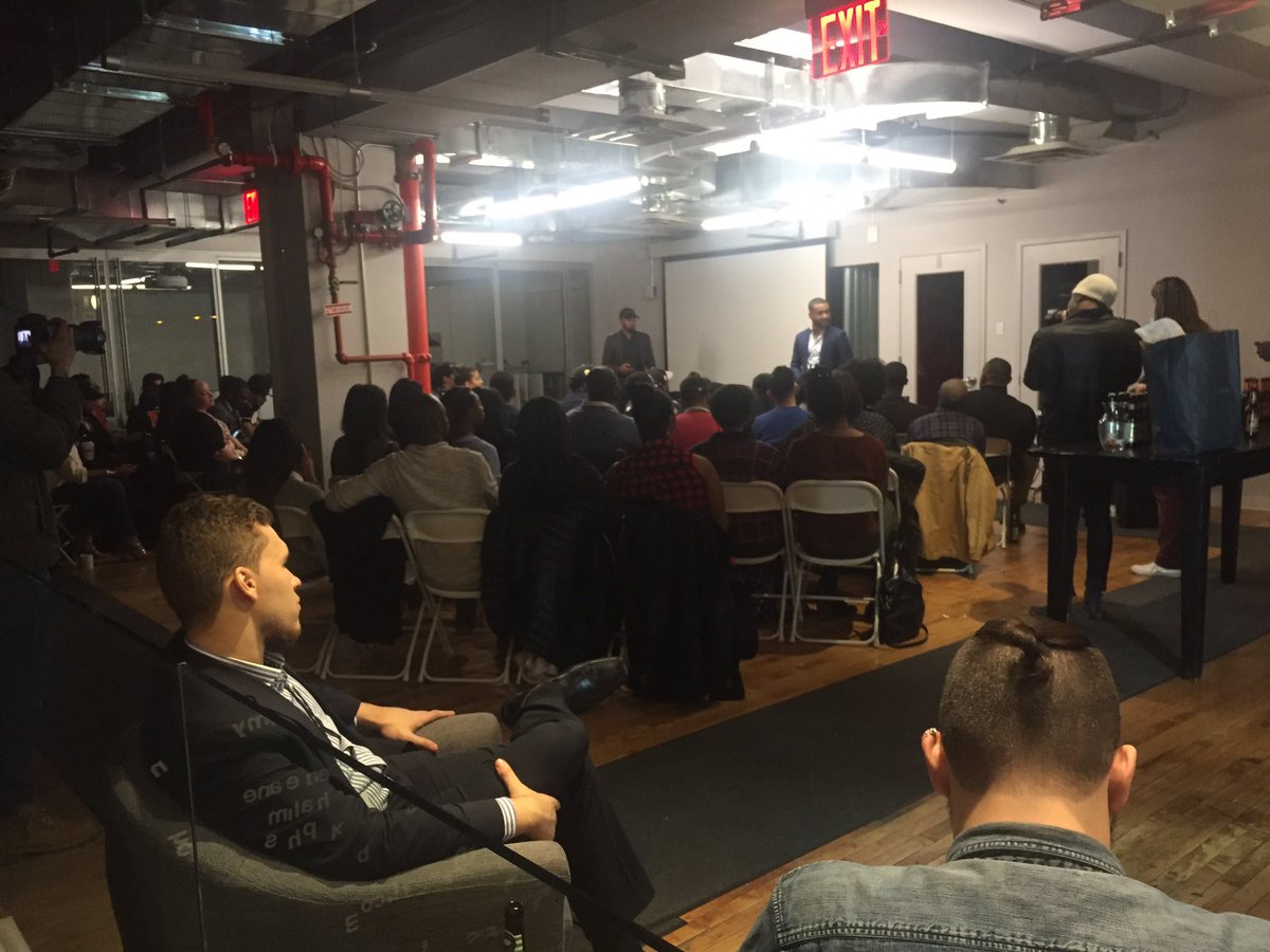 almightygallery's tweet photo. We came to @youralley to see our friend, @DevonIsBleu, moderate a panel hosted by @BleuMagazine!!! https://t.co/1WFpXcZ5jN