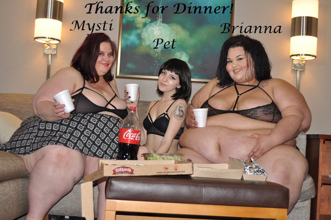 Thanks to a special friend for feeding @SSBBWBrianna @PetVaca &amp; I while we were shooting. We had Pizza<a class="tags" href="/tag/ssbbwbrianna">@ssbbwbrianna</a><a href="/tag/treats4myfans"class="tags"><span>#treats4myfans</span></a>