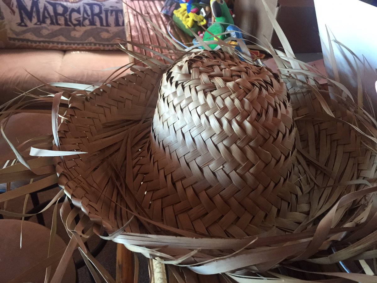 BarBlogger's tweet photo. A4). The Wikki Wacker at #LuauLarrys #Catalina. Comes with a big straw hat! @VisitCatalina #TheNightlifeChat https://t.co/MgvLdxx34v