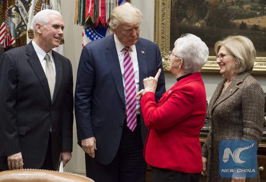 CWN_OFFICIAL's tweet photo. Vote on health bill delayed in U.S. House after talks yield no results https://t.co/Zg4uQ2cJch https://t.co/yTl6kB6n2R