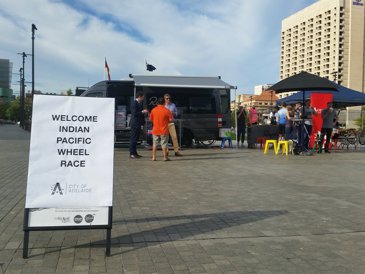 About a dozen people in VicSq already waiting for <a href="/AllegaertK/">allegaert kristof</a> to ride through. #IPWR