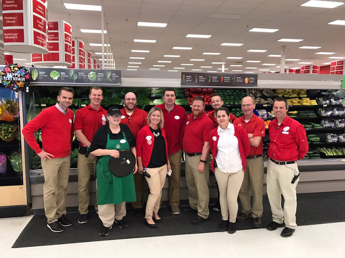 justinadamburns's tweet photo. T2035 Tinley Park looking great in food and leveraging sampling at the front of store to enhance the experience! https://t.co/lkQUVNpUku
