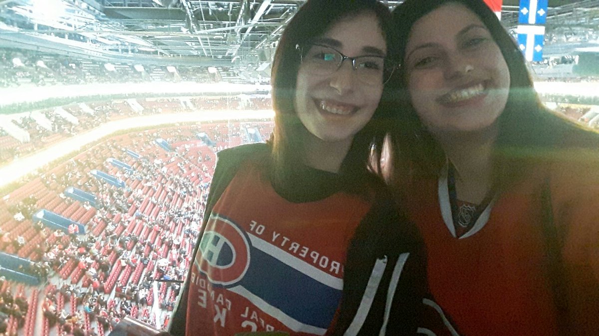 jushrooms's tweet photo. Taking my bestie to her first habs game! GO HABS GO!!!! 🔴⚪🔵 #habsselfie #habsnation #gohabsgo https://t.co/V4mqva4ubY