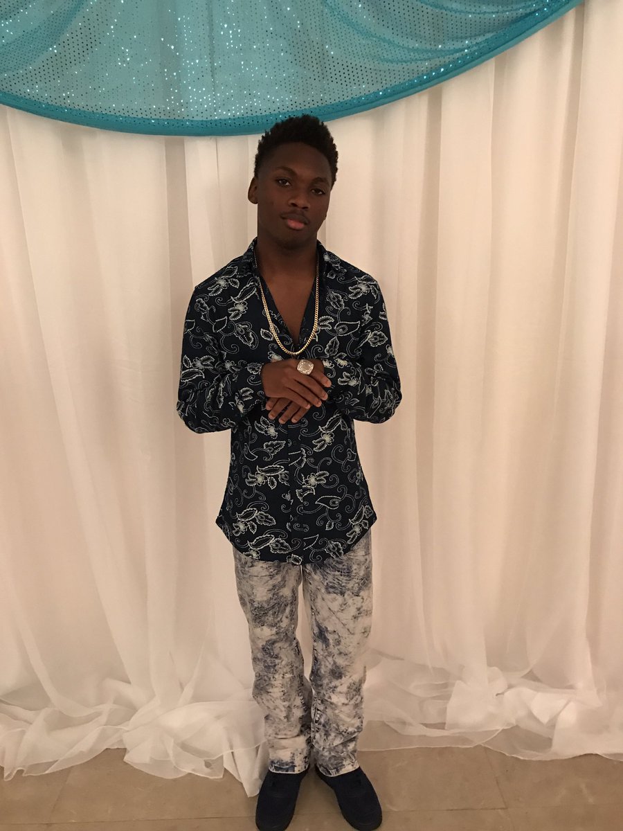 QuentynHarvey's tweet photo. I Turned Nothing Into Something What You Call That 😎🤑💸 #Robins #JuniorBrunch https://t.co/Oonqqkwqjj