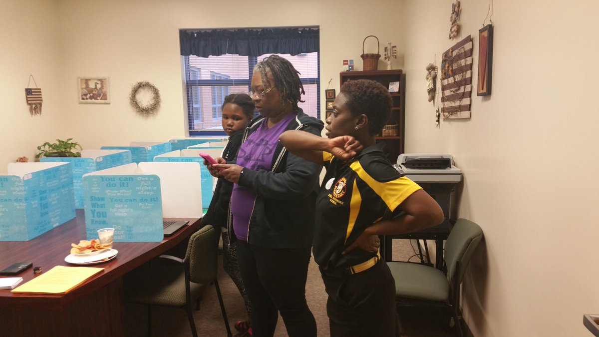 CampbellES_FCS's tweet photo. Campbell parents participating in our VOTING Booth. Supporting parents access to the intenet. #sharedgoverance @swakefield3 @BFGaskins https://t.co/oIWHiuMyyj
