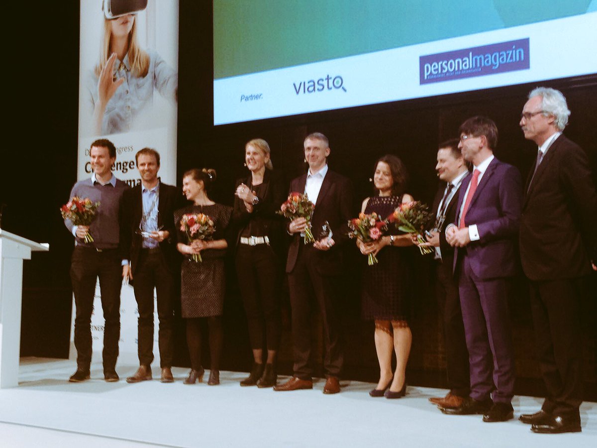 dgfp's tweet photo. Gratulation!!! @Swisscom_de gewinnt den StGaller Leadership Award 2017! #DGFPCongress https://t.co/o089g4kFrN