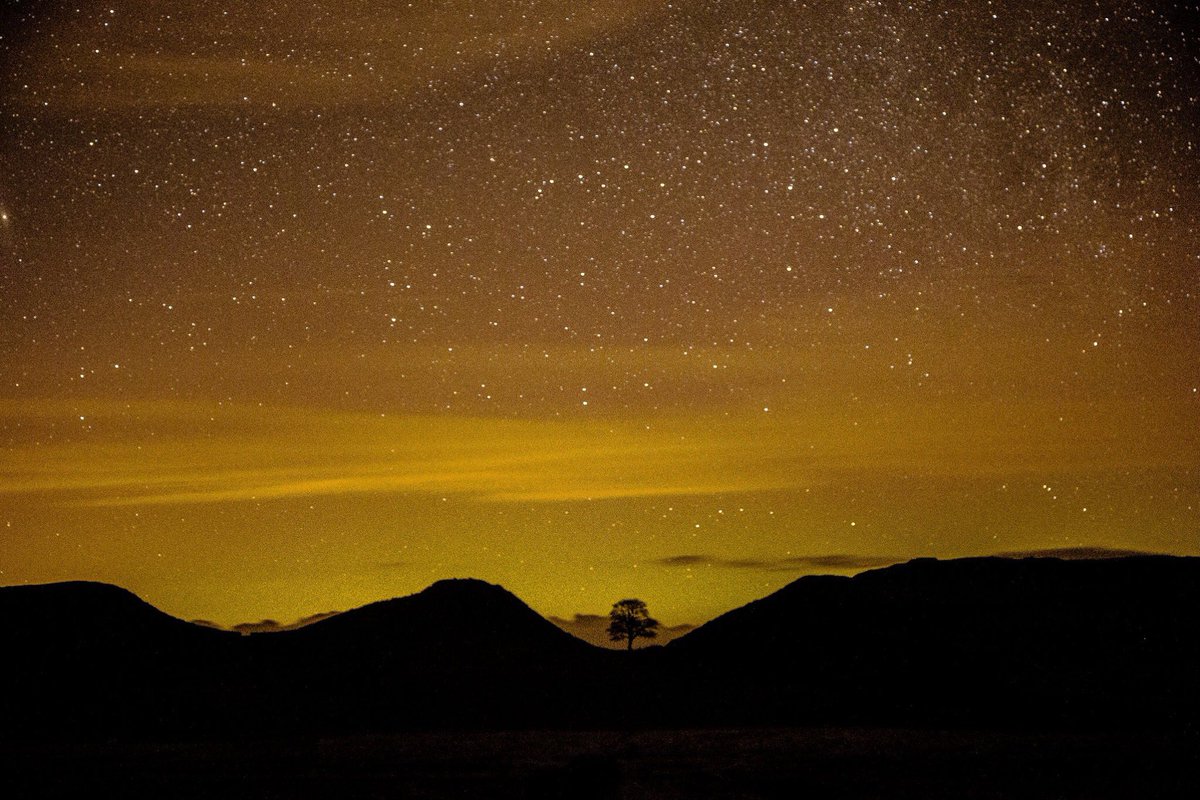 Richie_Jameson's tweet image. Stars over Sycamore Gap on Tuesday night missed the best of the aurora but there was a slight green tinge still visible.