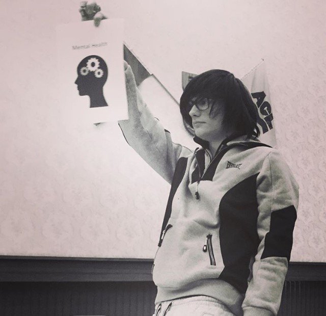 The debates at Bootle Town Hall between <a href="/SeftonYAs/">Sefton Young Advisors</a> &amp; local Councillors gathers pace - next up: mental health 🎙📡🙂😐🙁