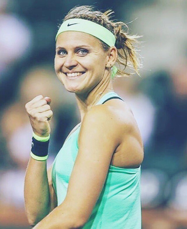 LUCIE SAFAROVA C7oBYVQWkAAjnn-