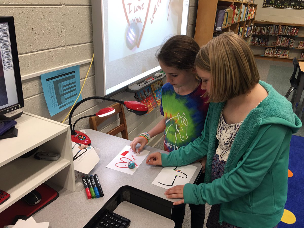 TrinaDill's tweet photo. Tech Club finally gets to play with our new tech toys! @OZOBOT @bloxelsbuilder @WonderWorkshop https://t.co/K0SSmwbVuT