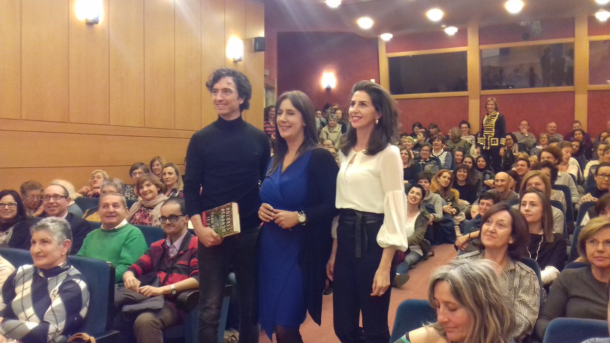 EdDestino's tweet image. Logroño se vuelca una vez más con  @DoloresRedondoM y su presentador @andres_pascual ¡Magníficos! #AulaCultura @lariojacom @UNIRuniversidad