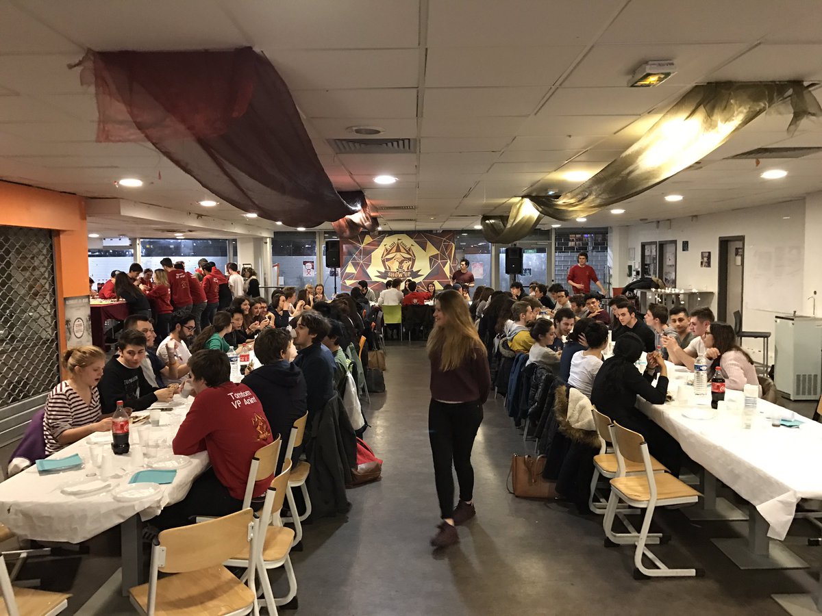 Après une journée de karting, gros repas à la Kfet #JDI #Prepacs #ShowUp