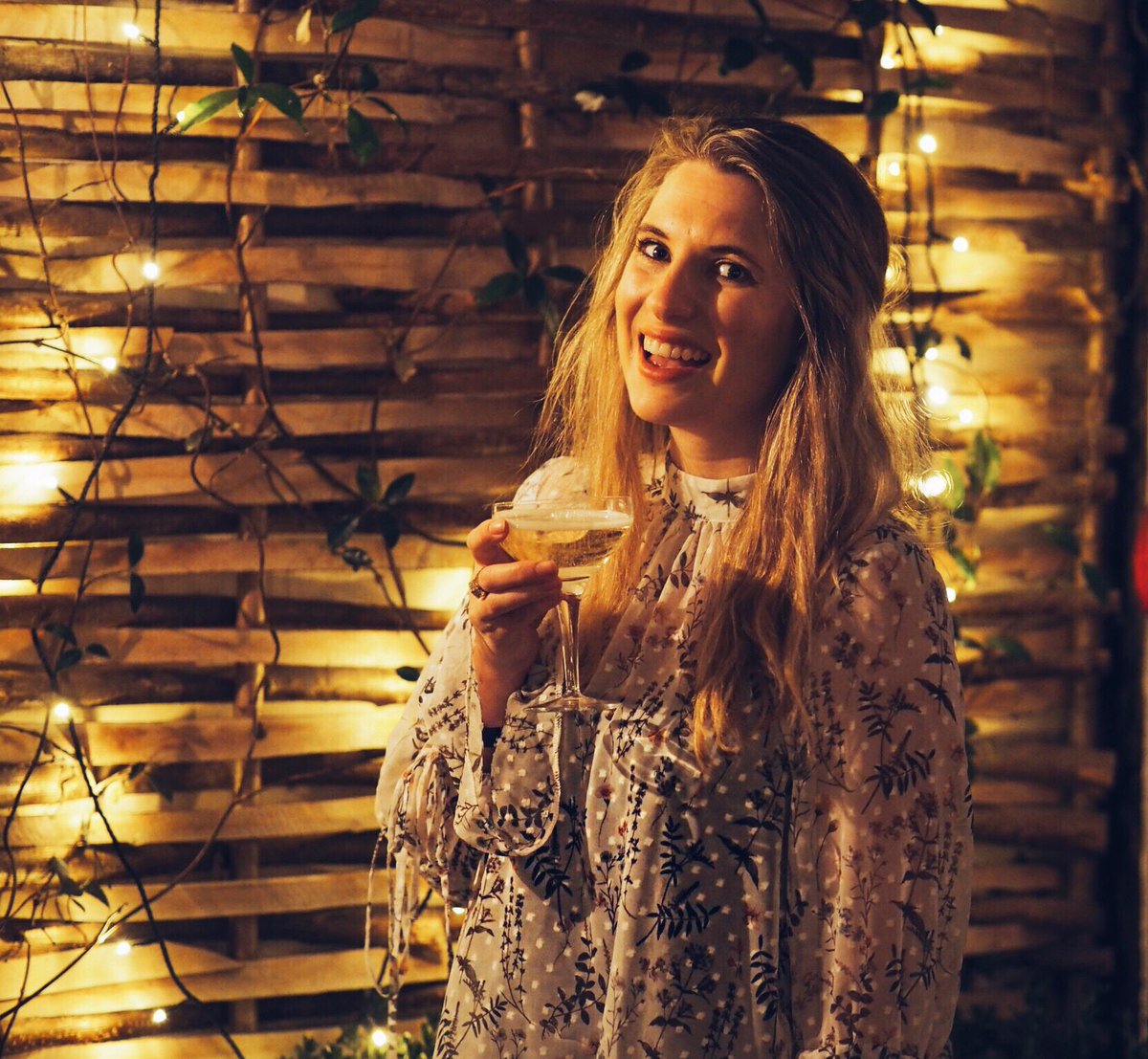 NFTnewgirl's tweet photo. @homewings_uk launch and it's beautiful! Design, champagne and London π Get 20%off on any design package, code: HOMEDESIGN20 #HWLaunch https://t.co/UYoDluQ6n6