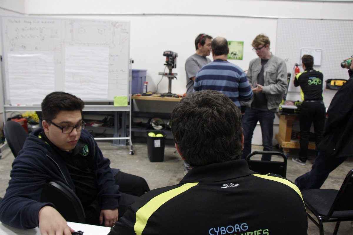 FRC3470's tweet photo. #ThrowbackThursday to kickoff. Watching competitions and looking at these photos reminds me of how far we've come! #frc #firstrobotics https://t.co/rFH0jMvzf3