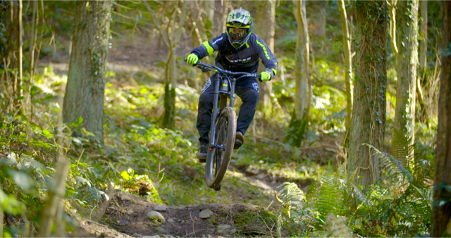 HonchoMedia's tweet photo. New short video with #colinross from #roscolines during a #downhillmountainbike training session https://t.co/IAB22euw1X https://t.co/nEsSbFoN6Z