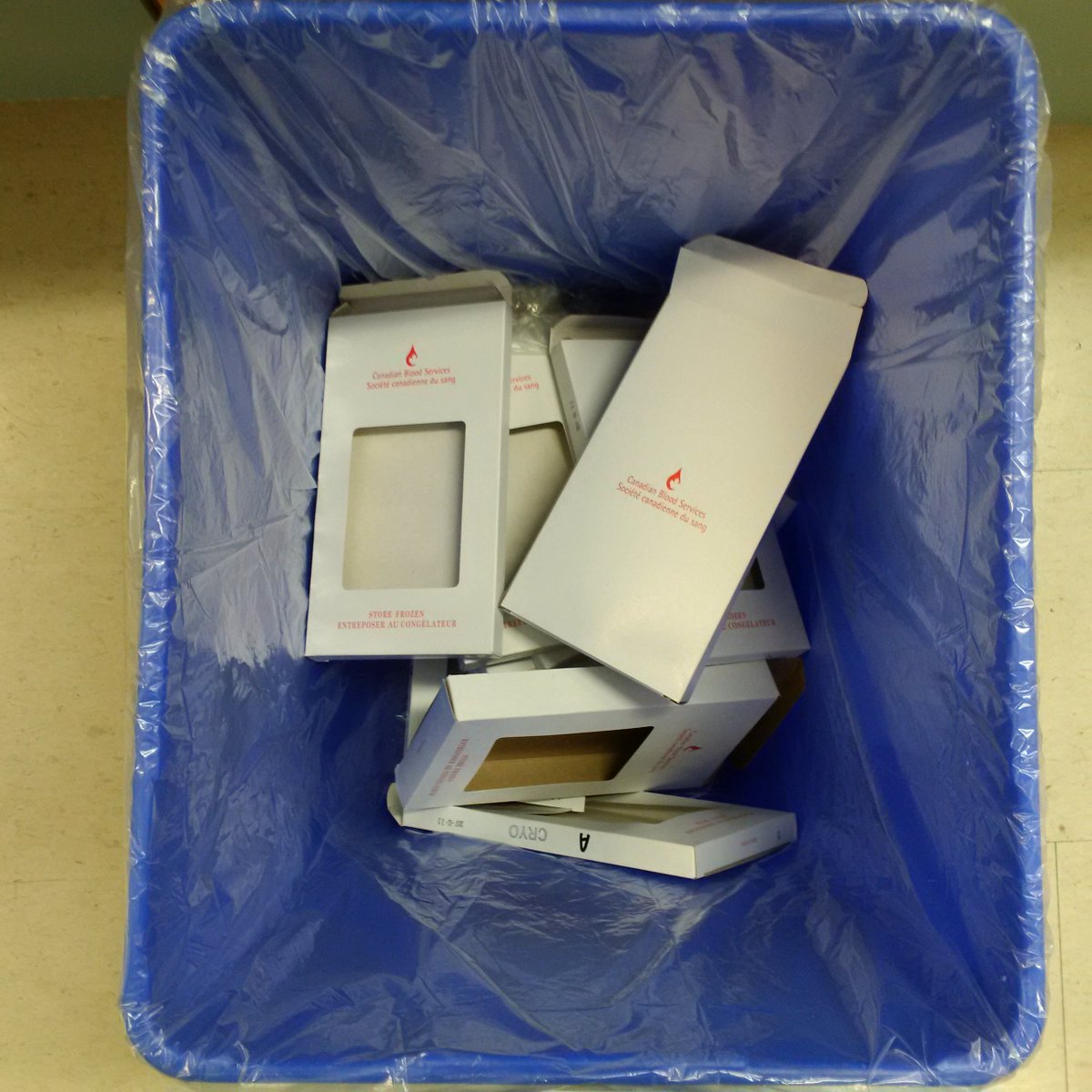 vlbrzozowski's tweet photo. Helping to Save Lives &amp; Save the Planet with One Donor &amp; One Recycled Box at a Time #HamiltonGeneral  #GiveLife #myHHS #recycle #myPlanetHHS https://t.co/mLl6Rd5kCu