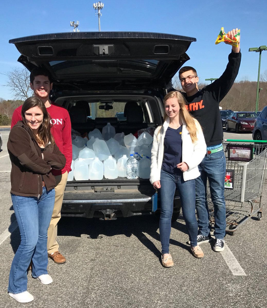 FaithDilworth's tweet photo. UTHON committee members are getting ready for Saturday, are U? Tomorrow last day to pre-register $20 #FTK #MiniTHON @UThon2016 https://t.co/eRqRCCJm7V