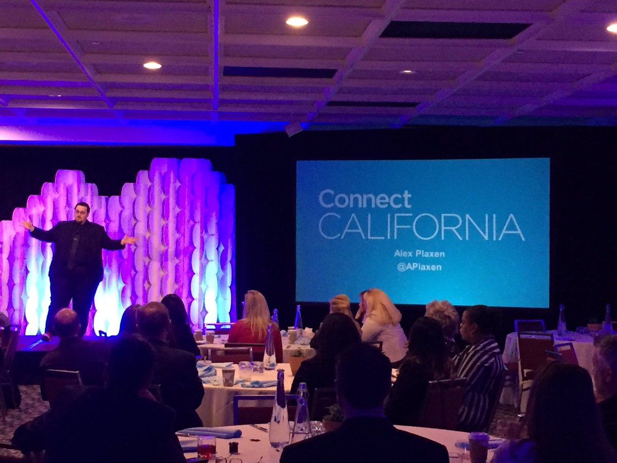APlaxen's tweet image. This may be my favorite photo of me speaking ever! &quot;Make $$$ using social media sponsorships!&quot; 🤑 #ConnectCalifornia (photo by @angieahrens)