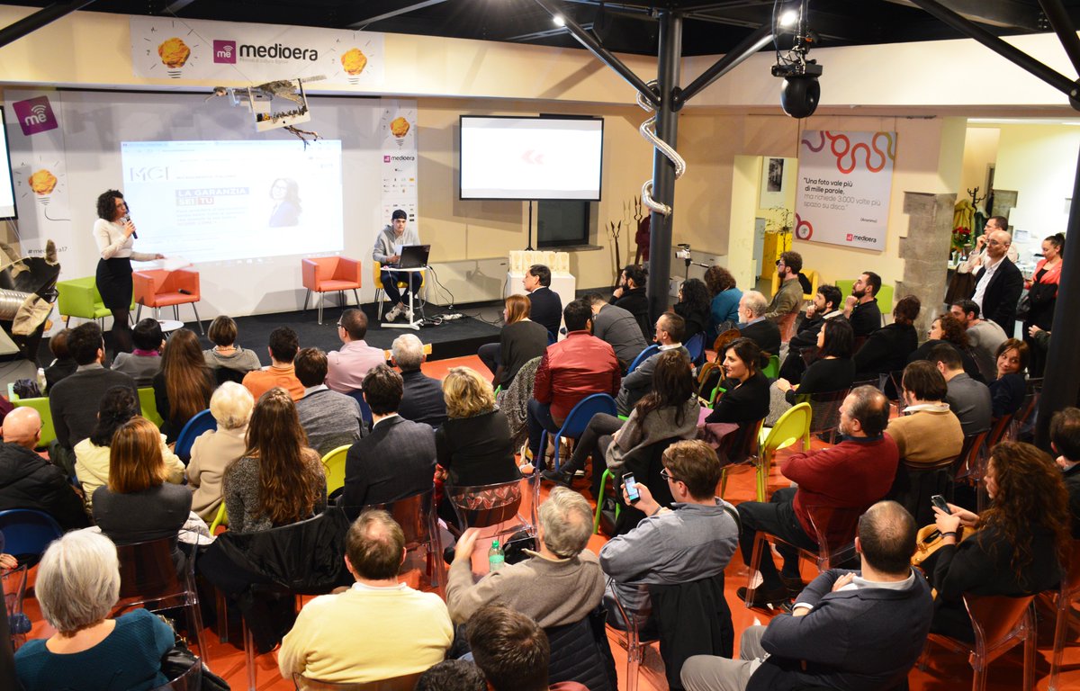 Stasera tante persone a @BIC_Viterbo per la #startupnight a #Medioera17 ! Sul palco presenta <a href="/lorenzafruci/">Lorenza Fruci</a> 😀