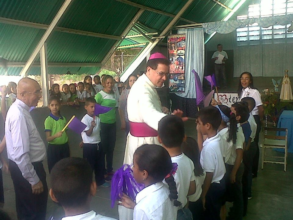 CEVmedios's tweet image. Mons. Polito Rodríguez inició visita pastoral en la parroquia Nuestra Señora del Rosario de Chiquinquirá en Tinaco facebook.com/CEVmedios/phot…