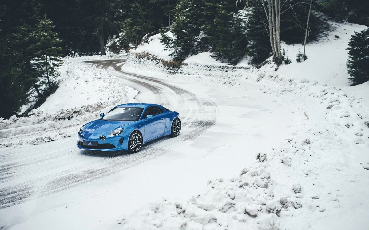 srswhls's tweet photo. The mid-engine #Alpine A110 weighs only 2381 lbs w/ 252 turbocharged hp &amp; 236 lb-ft of torque.  https://t.co/c832mi3XyM
#Renault #SportsCar https://t.co/aUt63NEVIq