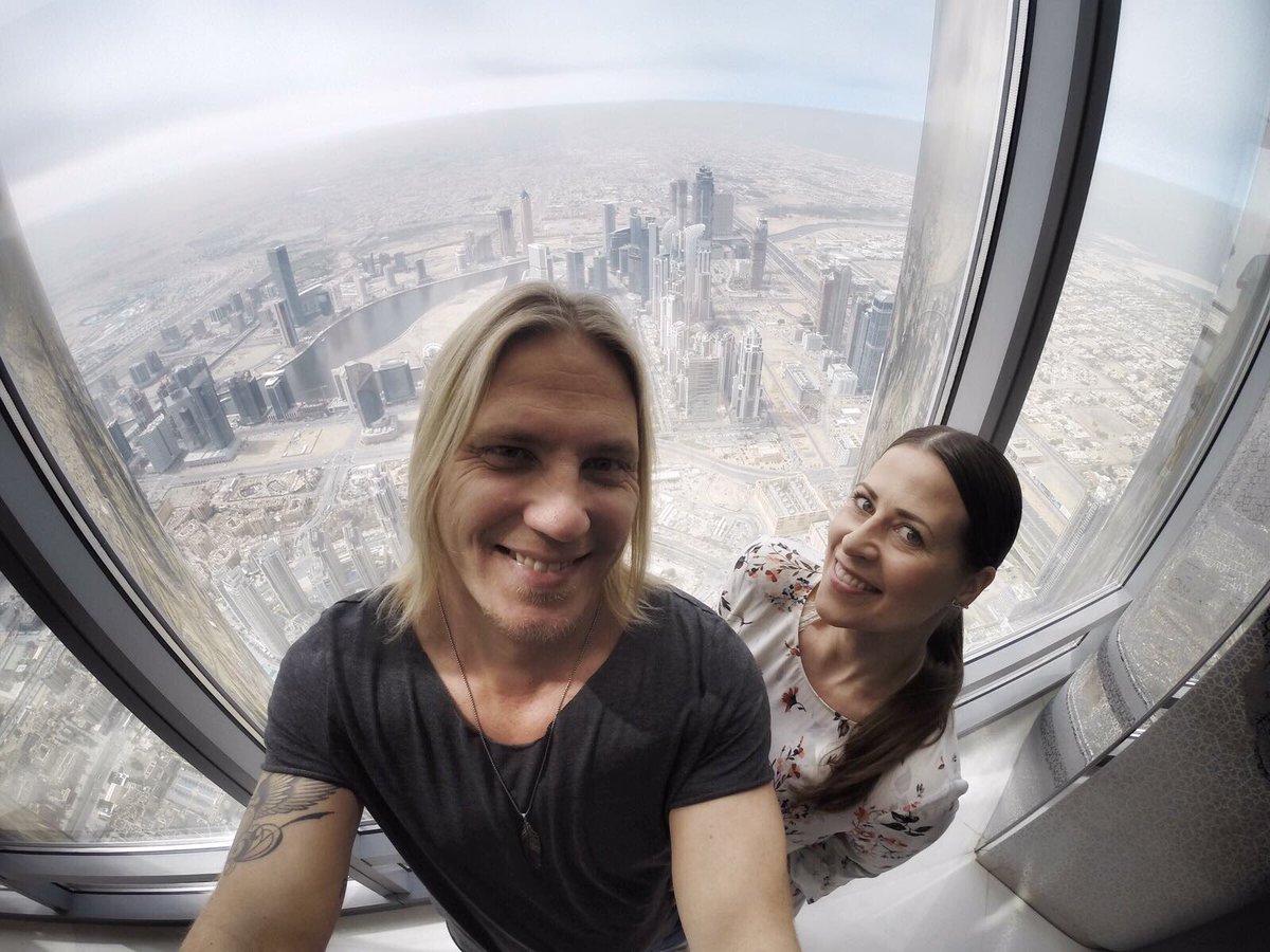 Hei me ollaan Dubaissa ja katsotaan maailman korkeimmassa hotellissa #tisuomi 😂 with <a href="/SamiKuronen/">Sami Kuronen</a> #asiattärkeysjärjestyksessä