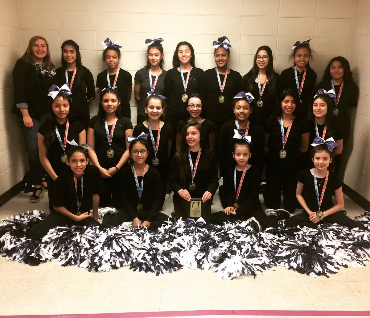 msspaulding41's tweet photo. These girls worked hard during their season and got to celebrate today with a pizza party and medals! #ramily60 @Ramily60 @irisym09 https://t.co/3yn0vqLRqn