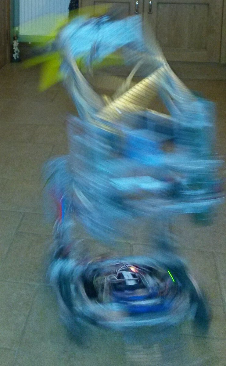 VEXTeam8460's tweet photo. @VEXRoboticsUK #omgrobots #spinning #turbodrive https://t.co/fbe7wITlG8