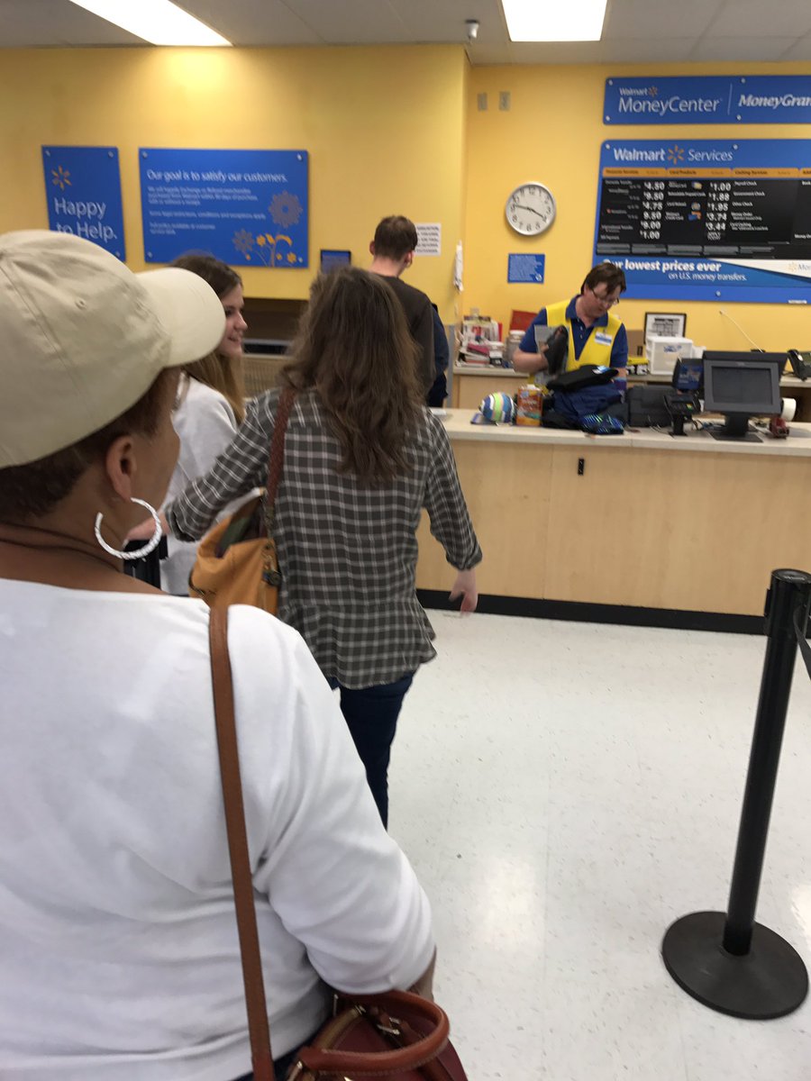 BigNickCage's tweet photo. Waiting in line at @Walmart 👎🏼 https://t.co/rAISLmSYQR