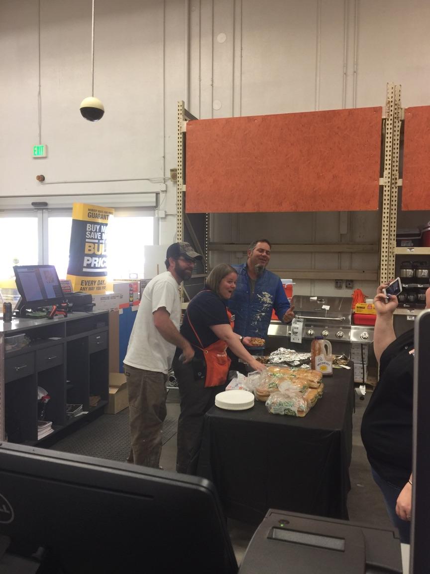 GriffinHDPro's tweet photo. Had a busy Pro Appreciation day #homedepot #mightymidsouth @thd138griffin @daniel_opene1 #LoveWhereYouWork https://t.co/z0PGk7RN7m