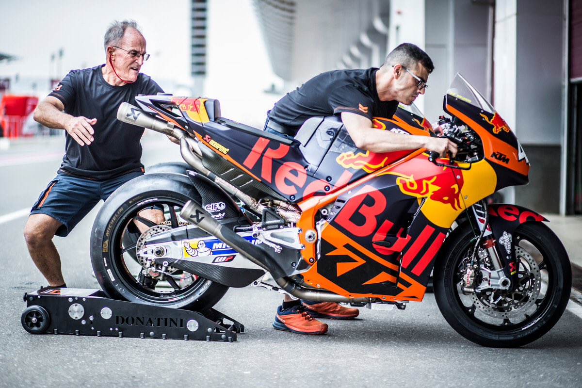 KTM_Racing's tweet photo. PICTURES FP1 @MotoGP #QatarGP with @polespargaro & @BradleySmith38 now on #KTM MEDIA LIBRARY.
🖥 https://t.co/Ut5sBSwSos
📷 #MarcinKin https://t.co/Fkx6b4qjlk