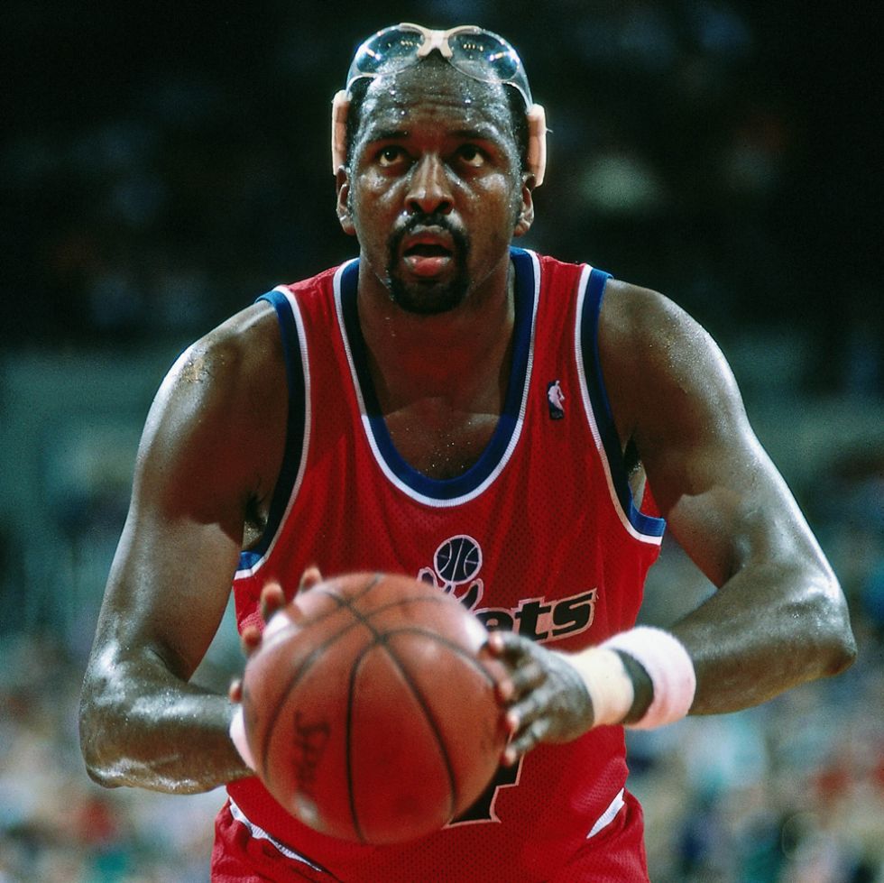 Happy Birthday to the late NBA legend Moses Malone! 