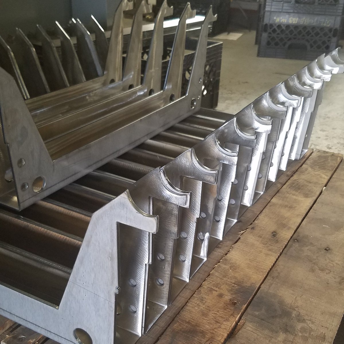 TCI_Engineering's tweet photo. The press brake is kicking out 55-59 #chevy & 53-56 #ford #customifs crossmember #TCI #tcisuspension #tciengineering #TotalCostInvolved https://t.co/L1tSbRTorE