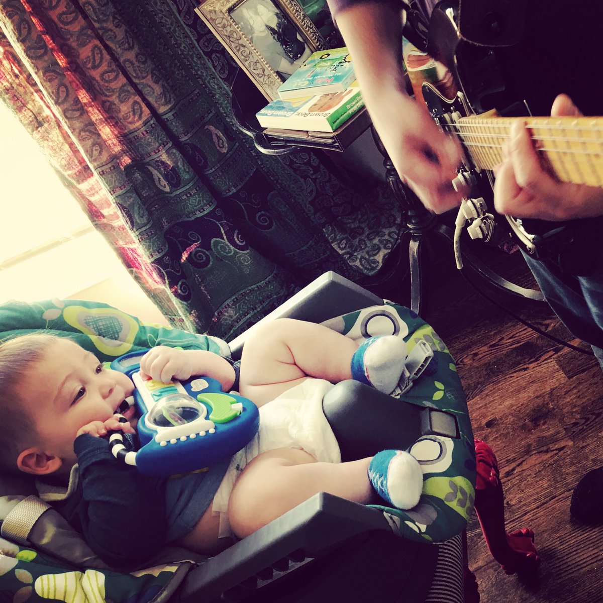 anitramecadon's tweet photo. 10 seconds in & he's already licking the #guitar! #guitarlessons w/ #daddy @AdamBret ππΈ#momlife #diaperpad https://t.co/y7YIKxITjV