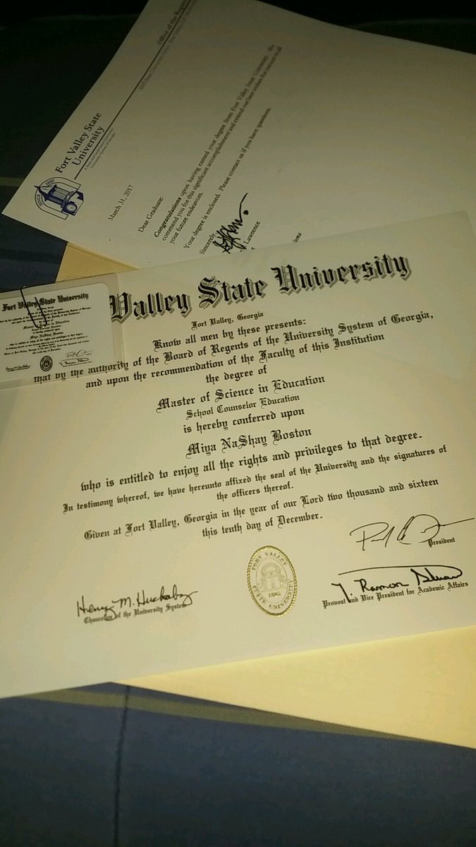 lady_redd08's tweet photo. It took my degree 3.5 months to come in the mail. It took these student loan people 5 days to try to collect. Smdh 😂 https://t.co/XEEtNt4oUi