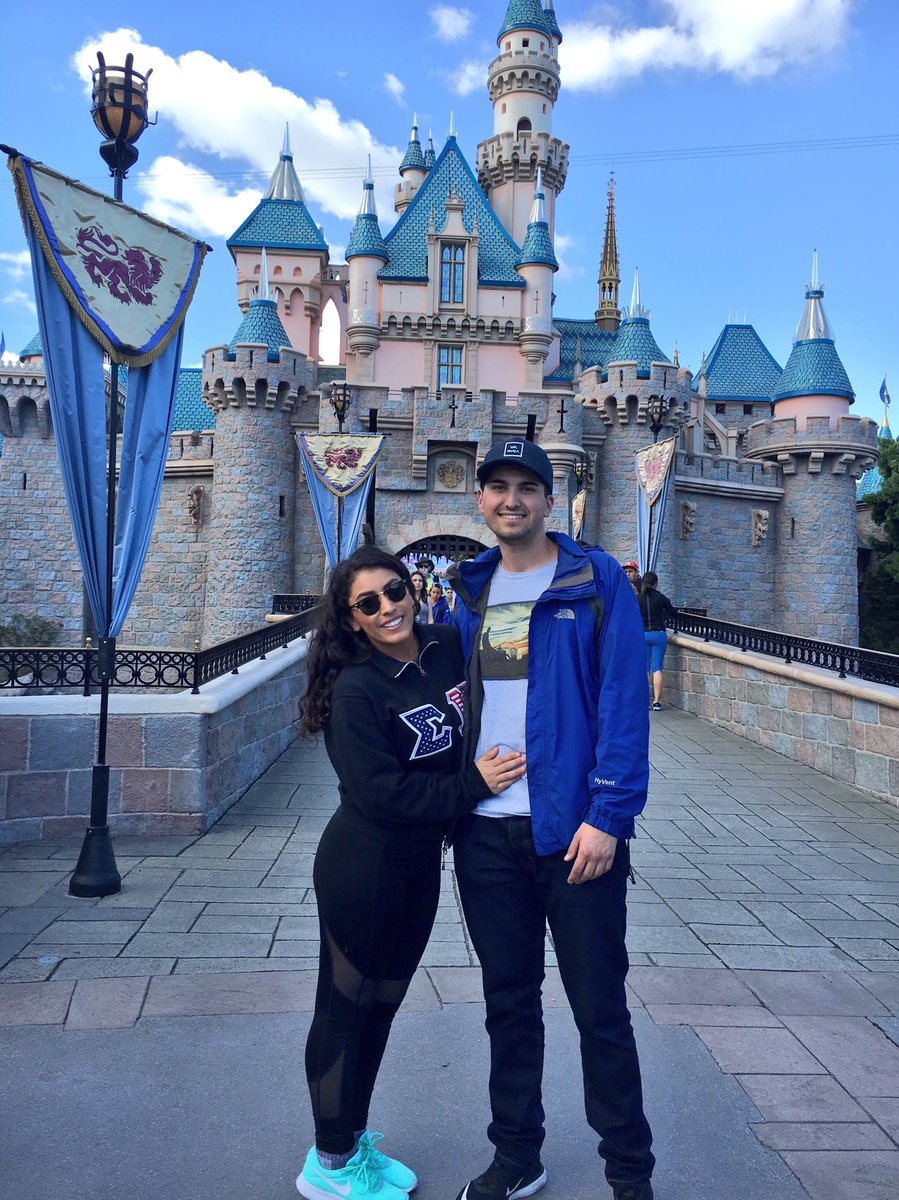 paulinaddawg's tweet photo. Spent about over 100 hours straight w this guy & yet I miss him while he's at work rn๐๐๐
#WhoAmI #simpAf https://t.co/lWps1YPTWh